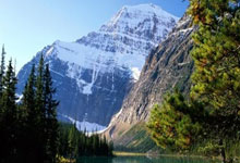 乐虎体育：皇马巨星贝林厄姆与女友同观比赛，引发球迷热议.